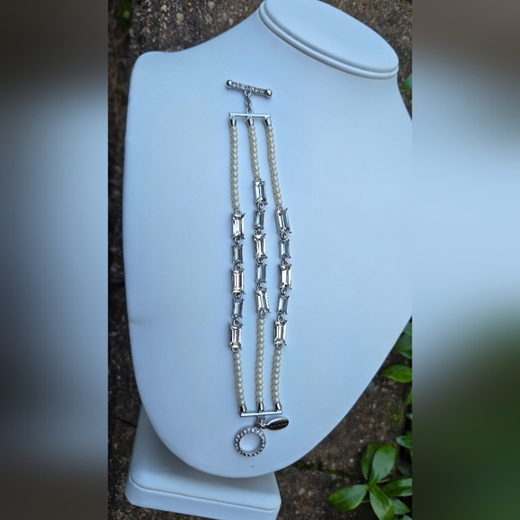 Ann Taylor Silver Tone Rehinestone Fuax Pearl Bracelet - Picture 4 of 6